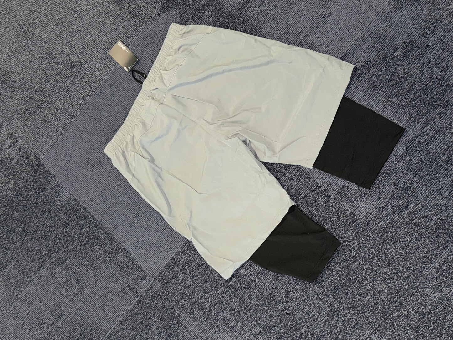 Short Cache Awra Gris