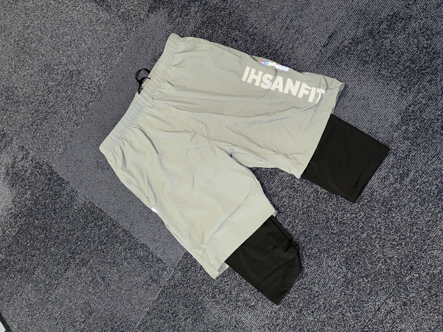 Short Cache Awra Gris