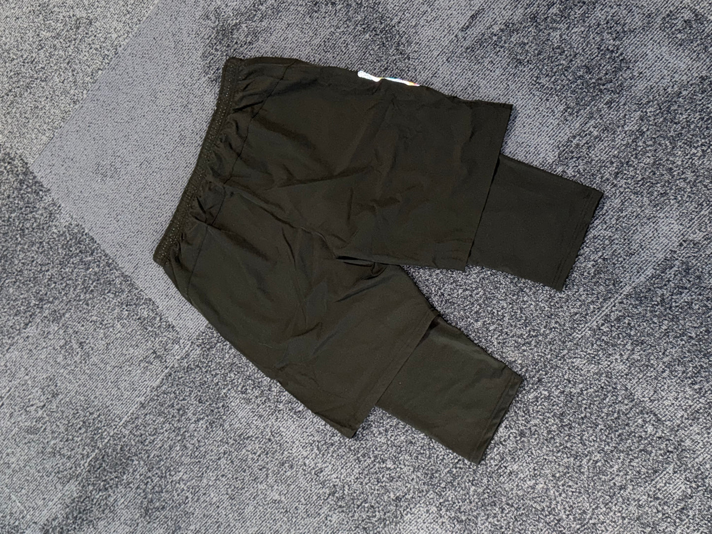 Short Cache Awra Noir